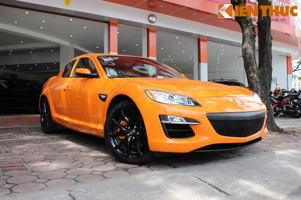 Can canh xe the thao “ hang doc” Mazda RX-8 tai Ha Thanh