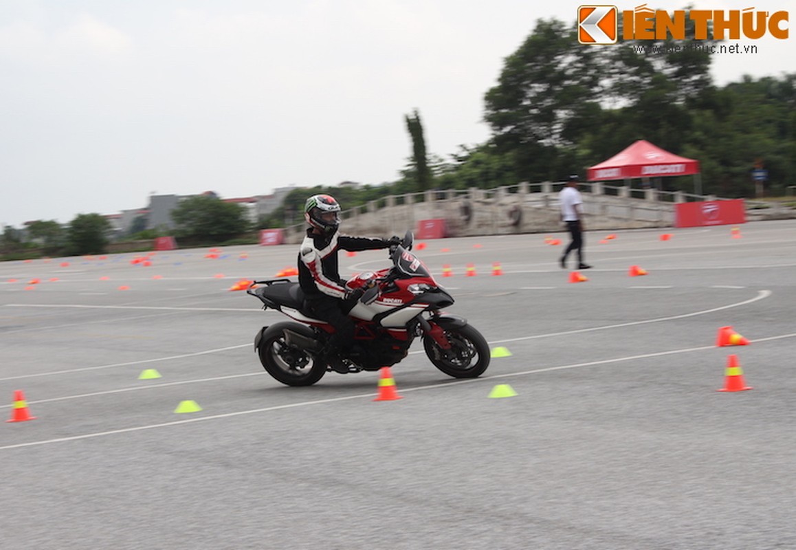 Luyen tap ky nang gi tai Ducati Riding Experience 2015?-Hinh-16