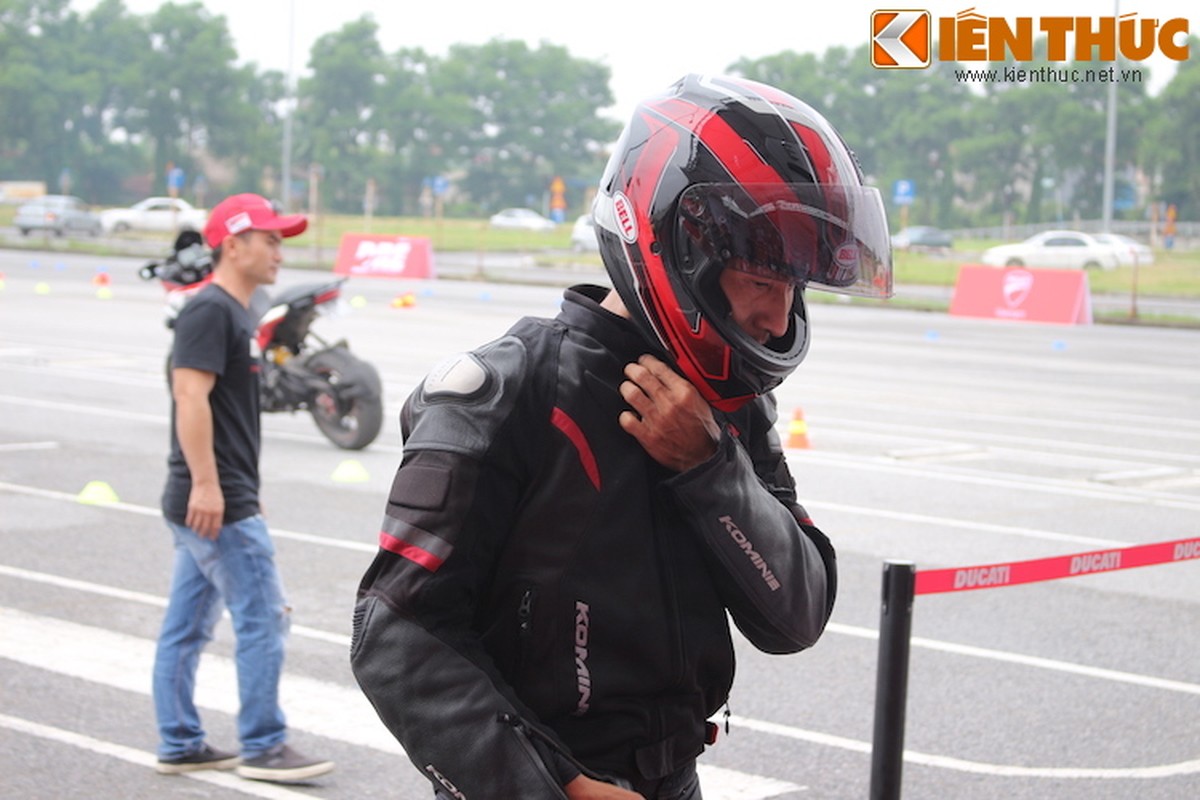 Luyen tap ky nang gi tai Ducati Riding Experience 2015?-Hinh-4