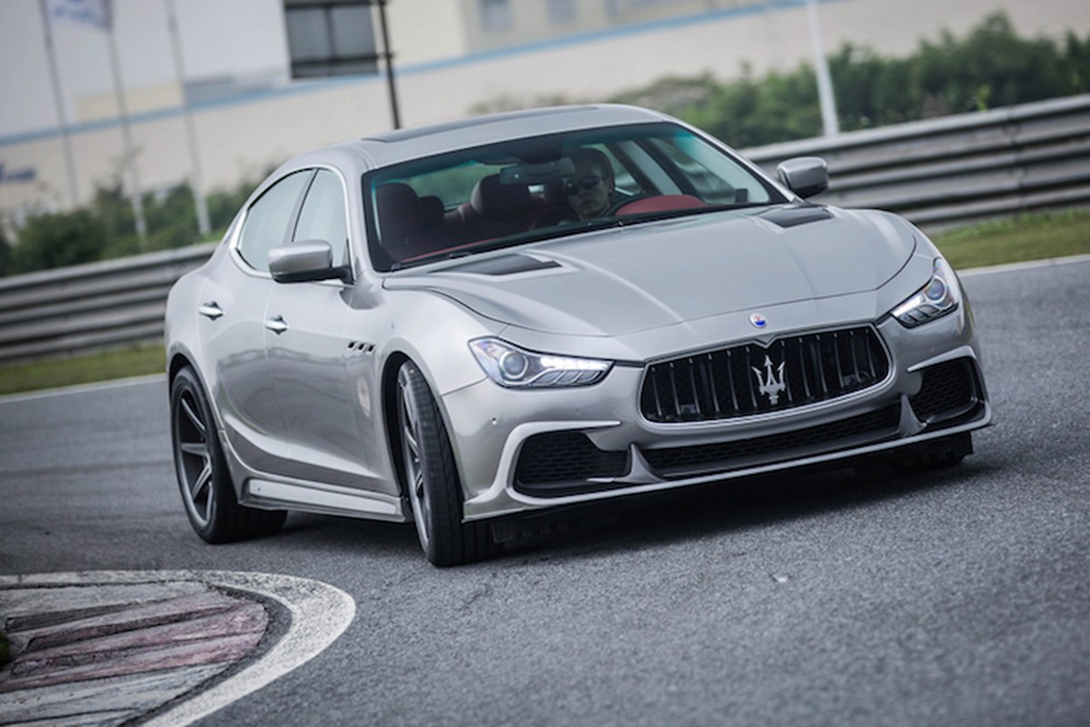 Nguoi Trung Quoc do Maserati Ghibli 