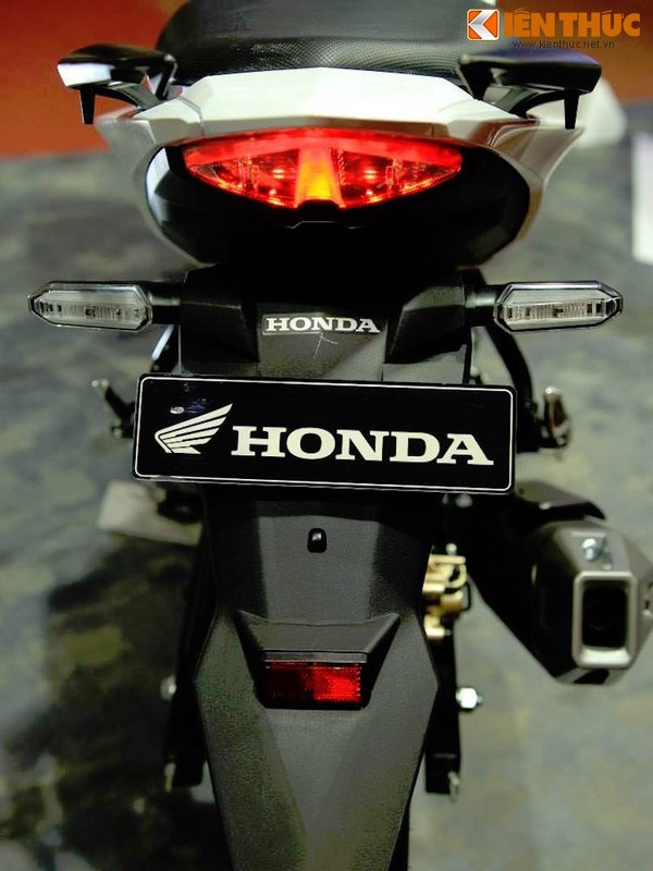 Honda CB150R Streetfire: Doi thu moi cua Yamaha FZ150i-Hinh-11