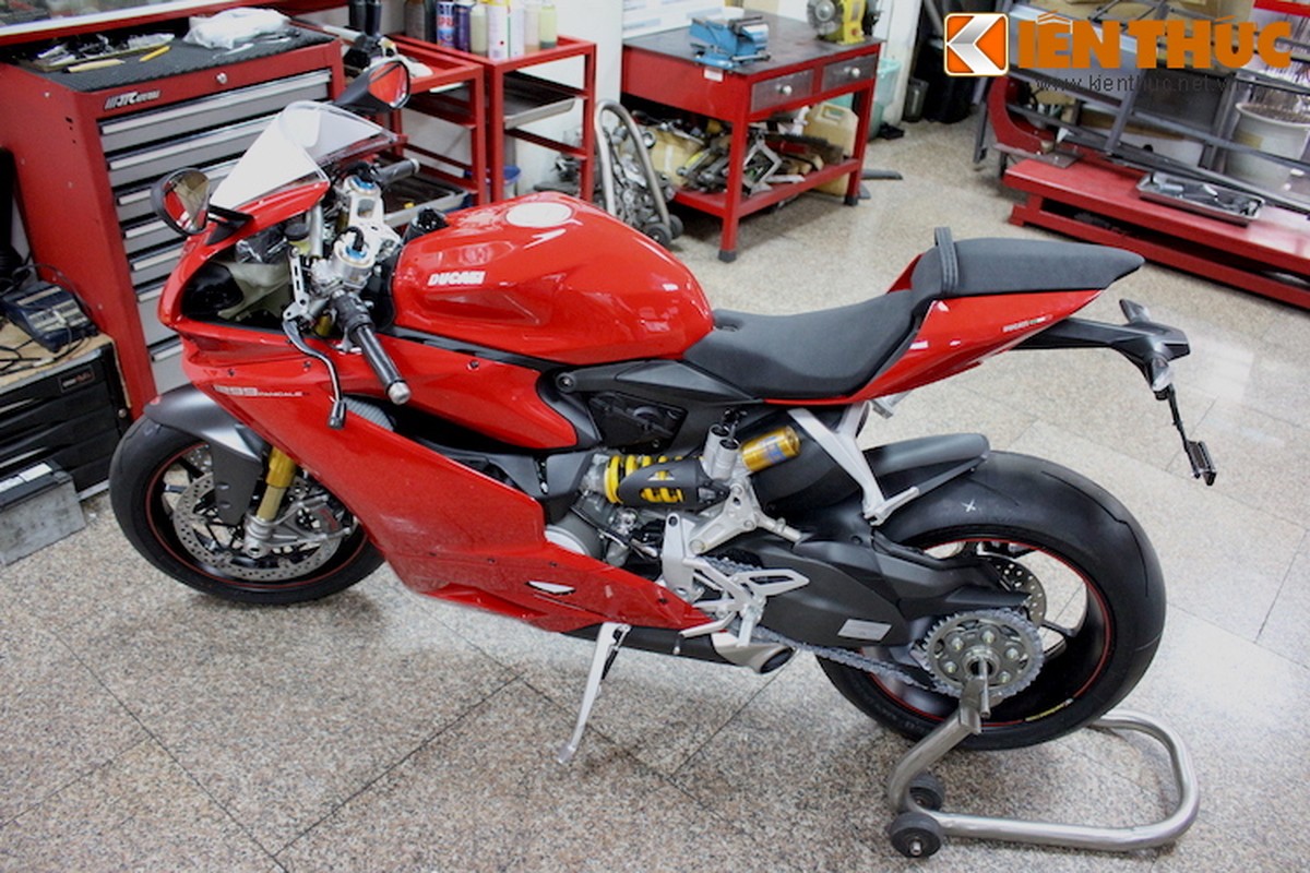 Sieu moto Ducati 1299 Panigale S chinh hang dau tien ve Ha Noi-Hinh-2