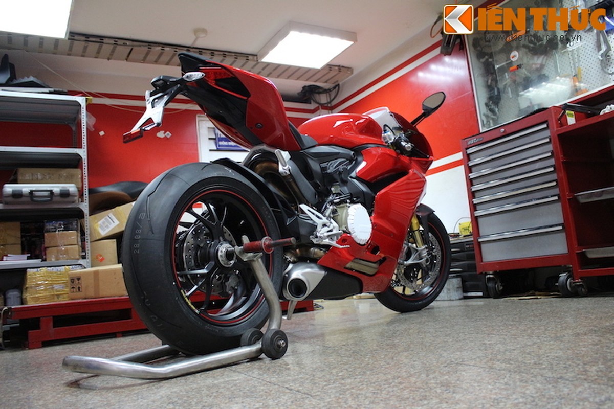 Sieu moto Ducati 1299 Panigale S chinh hang dau tien ve Ha Noi-Hinh-3