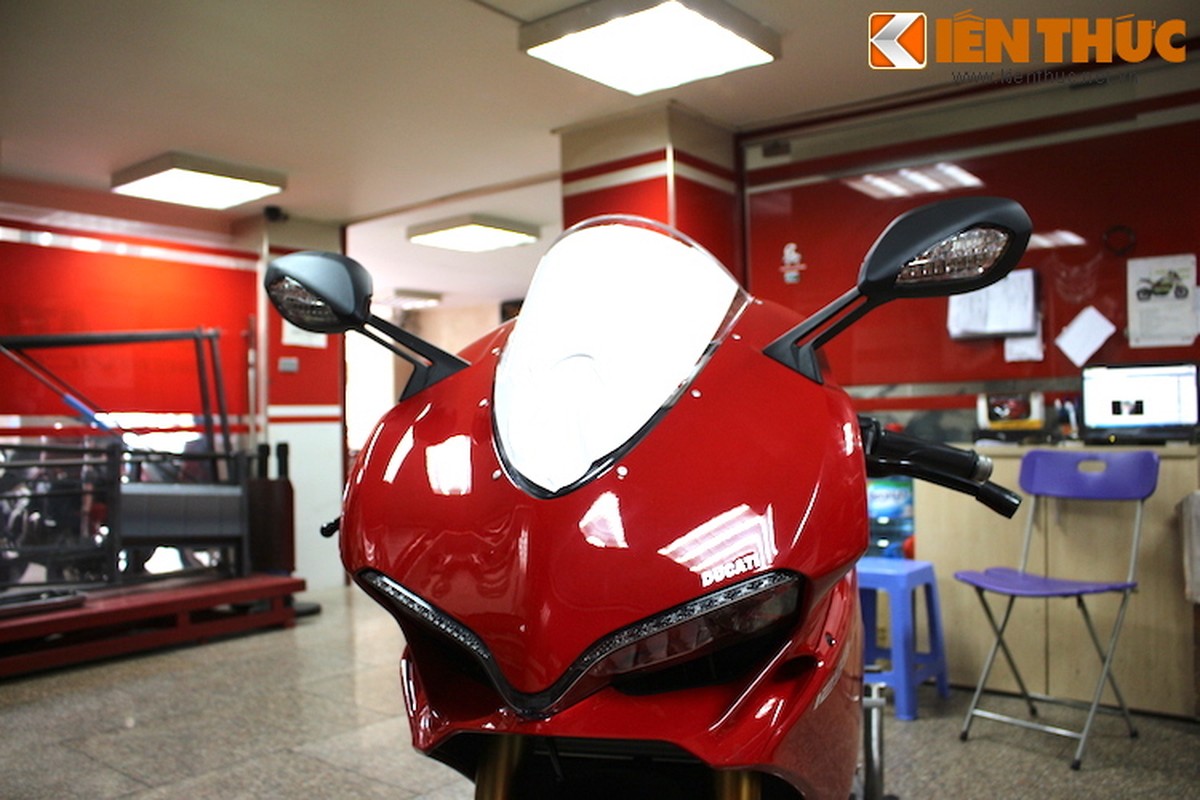 Sieu moto Ducati 1299 Panigale S chinh hang dau tien ve Ha Noi-Hinh-4