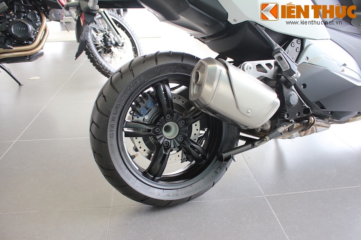 Soi sieu xe tay ga the thao BMW C600 Sport tai Ha Noi-Hinh-10