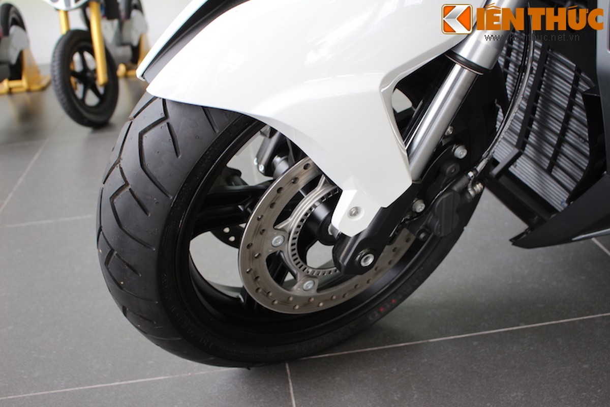 Soi sieu xe tay ga the thao BMW C600 Sport tai Ha Noi-Hinh-5