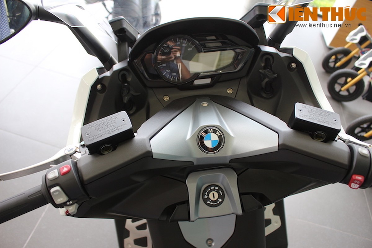 Soi sieu xe tay ga the thao BMW C600 Sport tai Ha Noi-Hinh-6