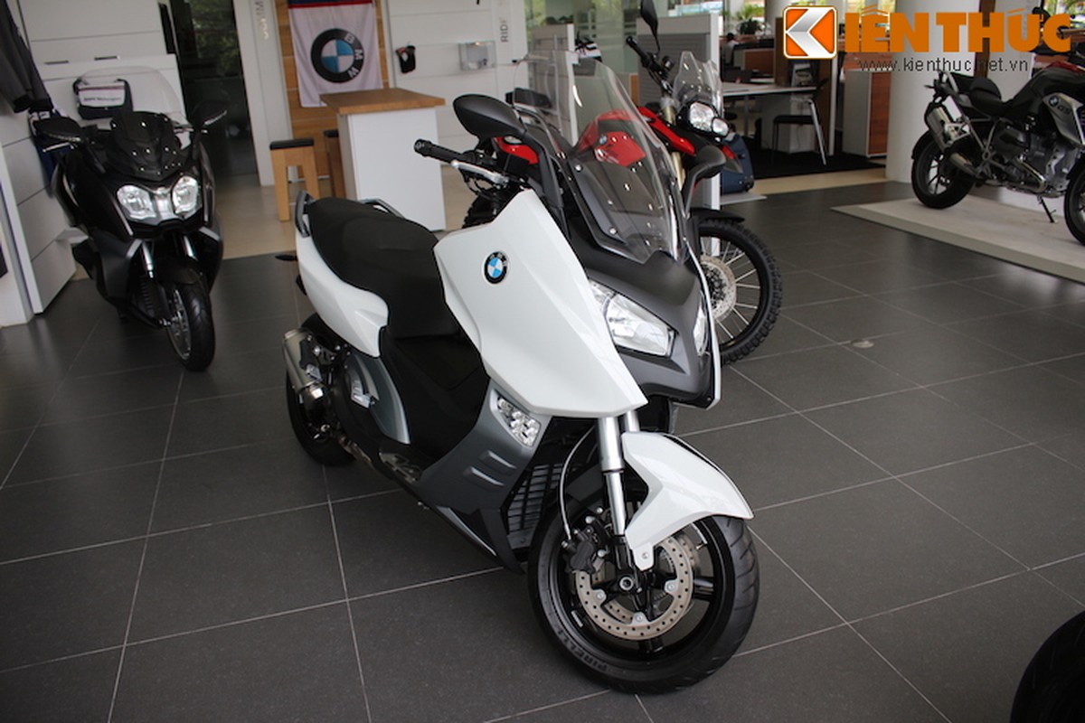 Soi sieu xe tay ga the thao BMW C600 Sport tai Ha Noi