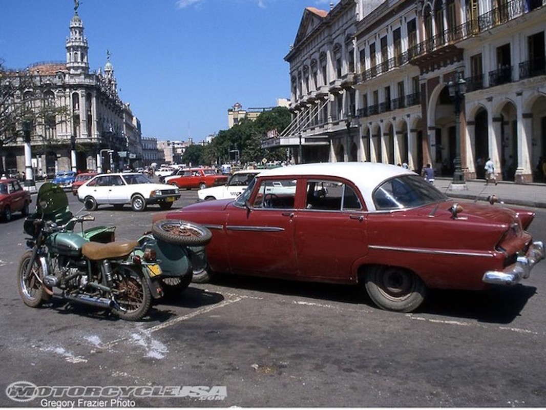 Ngam nhung chiec moto co tren duong pho Cuba-Hinh-4