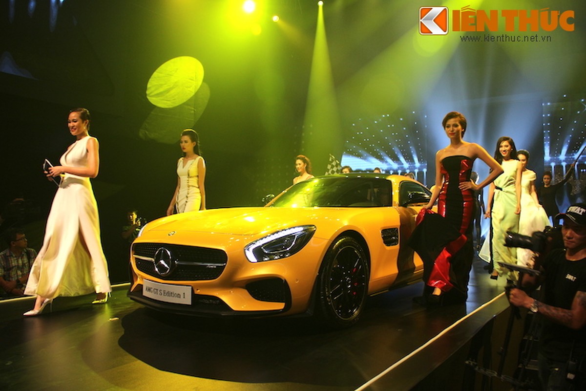 Toan canh khai man Mercedes-Benz Fashion Week 2015-Hinh-12