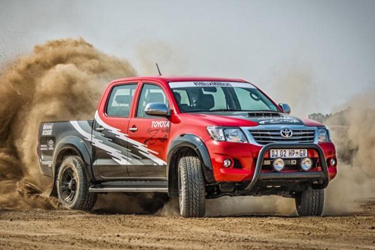 Xe ban tai “soi doi lot cuu” Toyota Hilux Racing Experience-Hinh-2