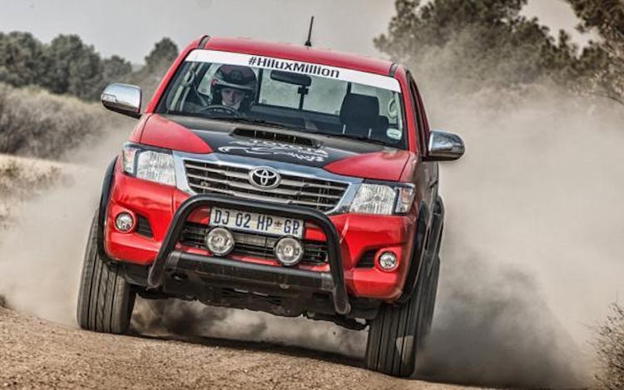 Xe ban tai “soi doi lot cuu” Toyota Hilux Racing Experience-Hinh-6