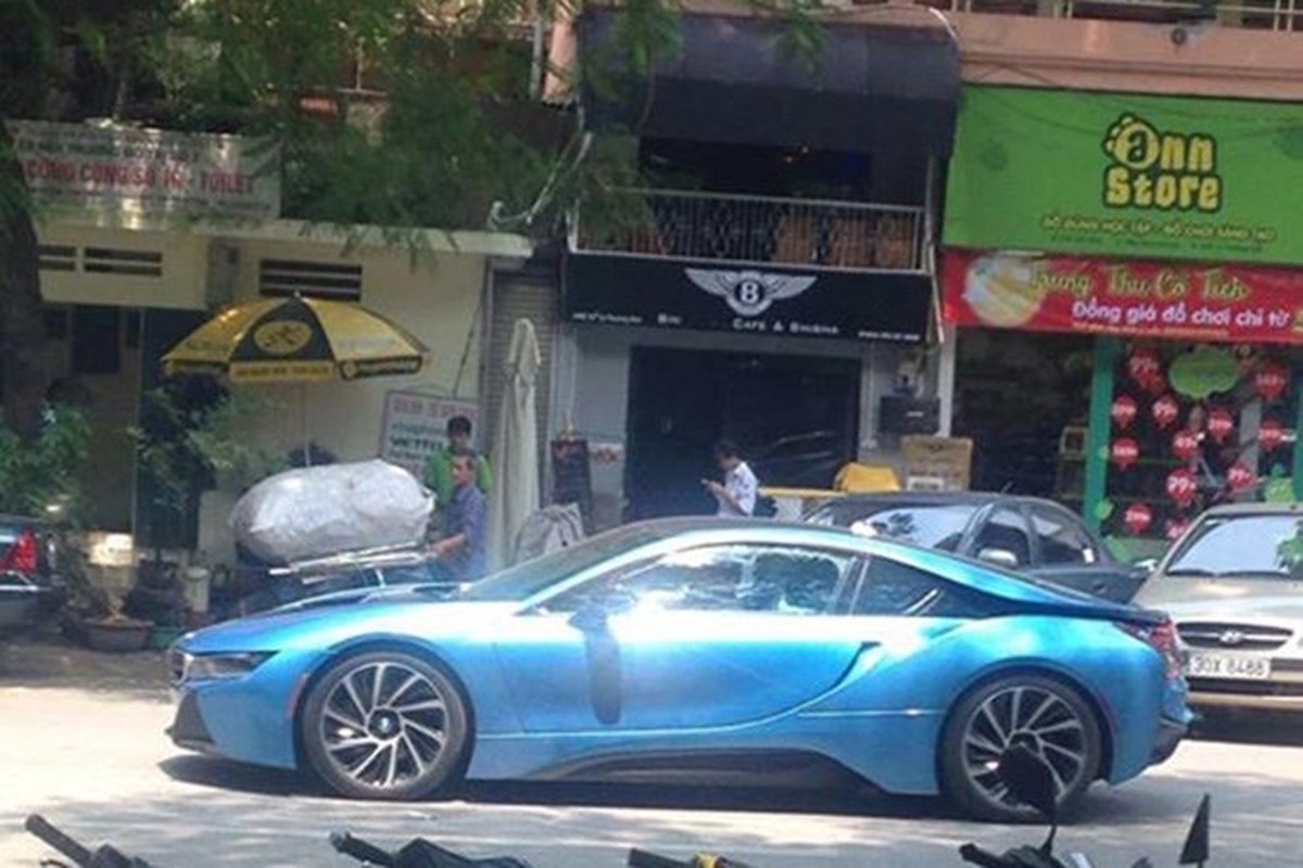 BMW i8 hang doc Viet Nam vua lan banh da 