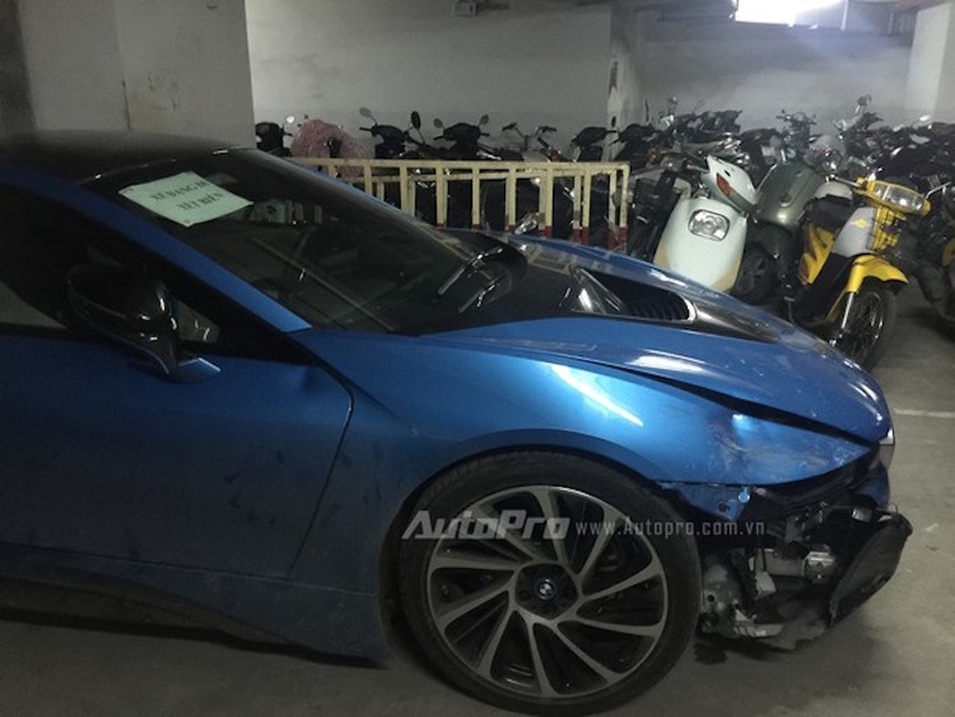 BMW i8 hang doc Viet Nam vua lan banh da 