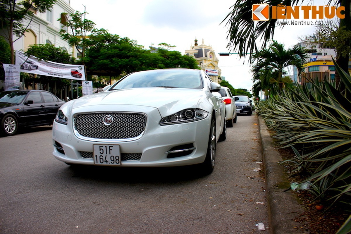 Dan xe sang tien ty Jaguar Land Rover xuat hien tai Hai Phong-Hinh-2