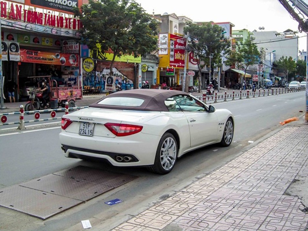 Sieu xe tien ty Maserati Gran Cabrio lan banh tai Sai Gon-Hinh-2