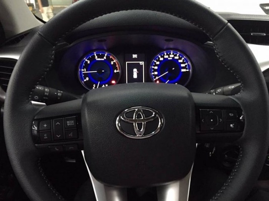 Ban tai Toyota Hilux 2016 lo hinh 