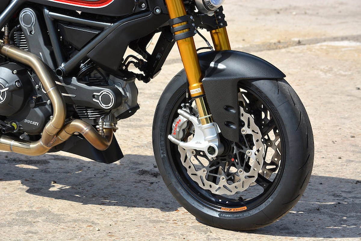 Ngam Ducati Scrambler phong cach cafe racer 