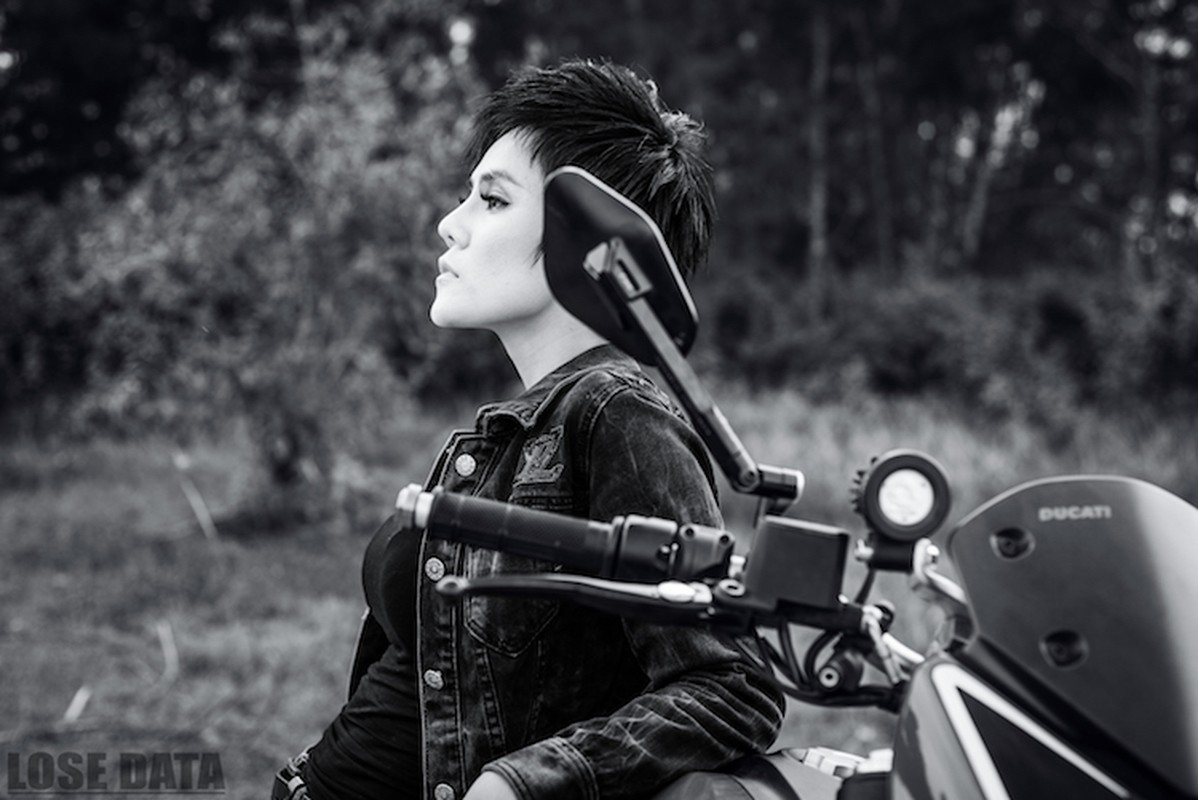 Chan dai Viet do dang &quot;sieu ngau&quot; ben moto Ducati Hypermotard-Hinh-7