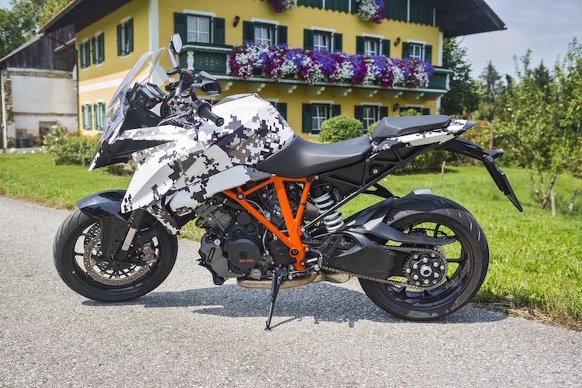 Moto duong truong “sieu manh” KTM 1290 Super Duke GT-Hinh-7