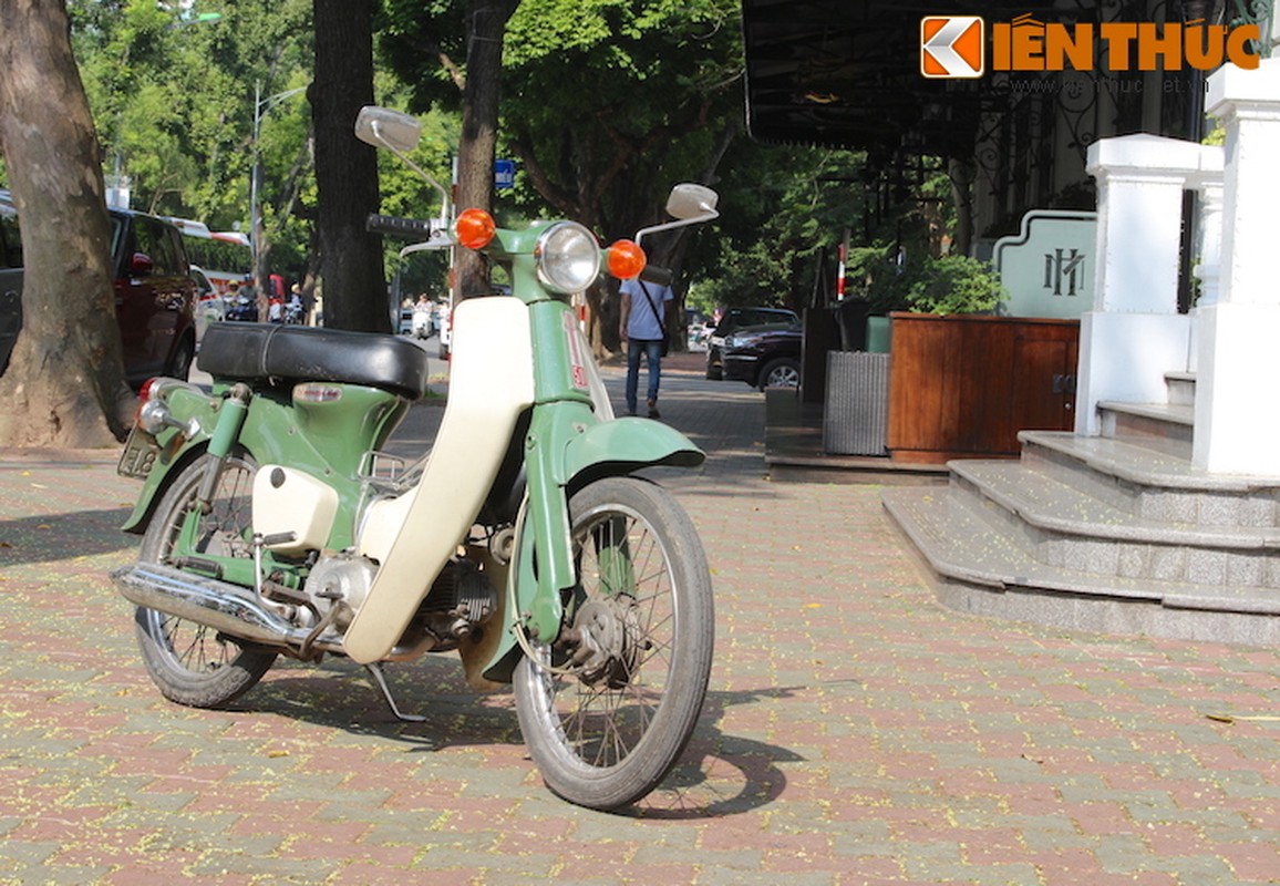 Ngam “co vat hang hiem” Honda C50 Dame 1967 tai Ha Noi