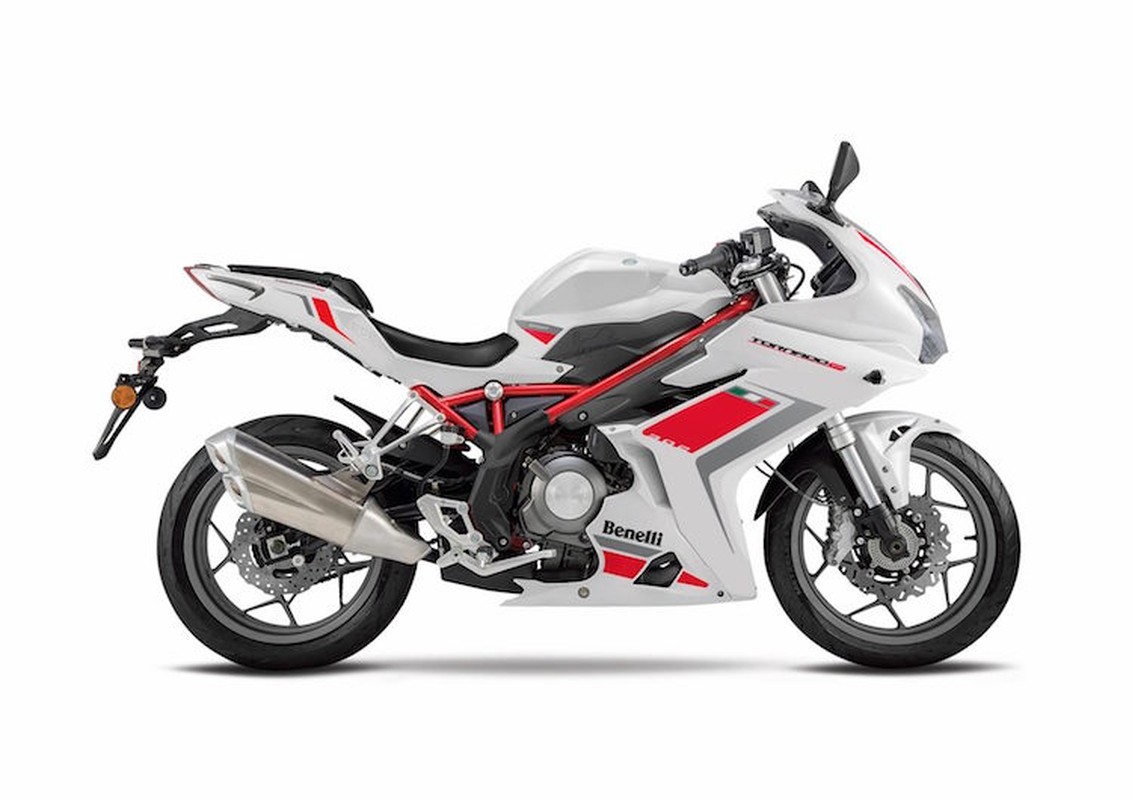 Benelli ra sportbike Tornado 302 “dau” Yamaha R3