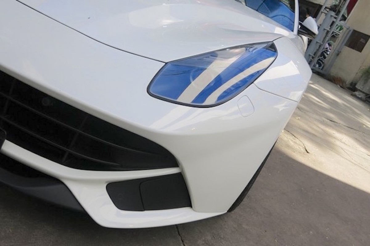 Ferrari F12Berlinetta 21 ty lan dau lan banh tren pho Viet-Hinh-4