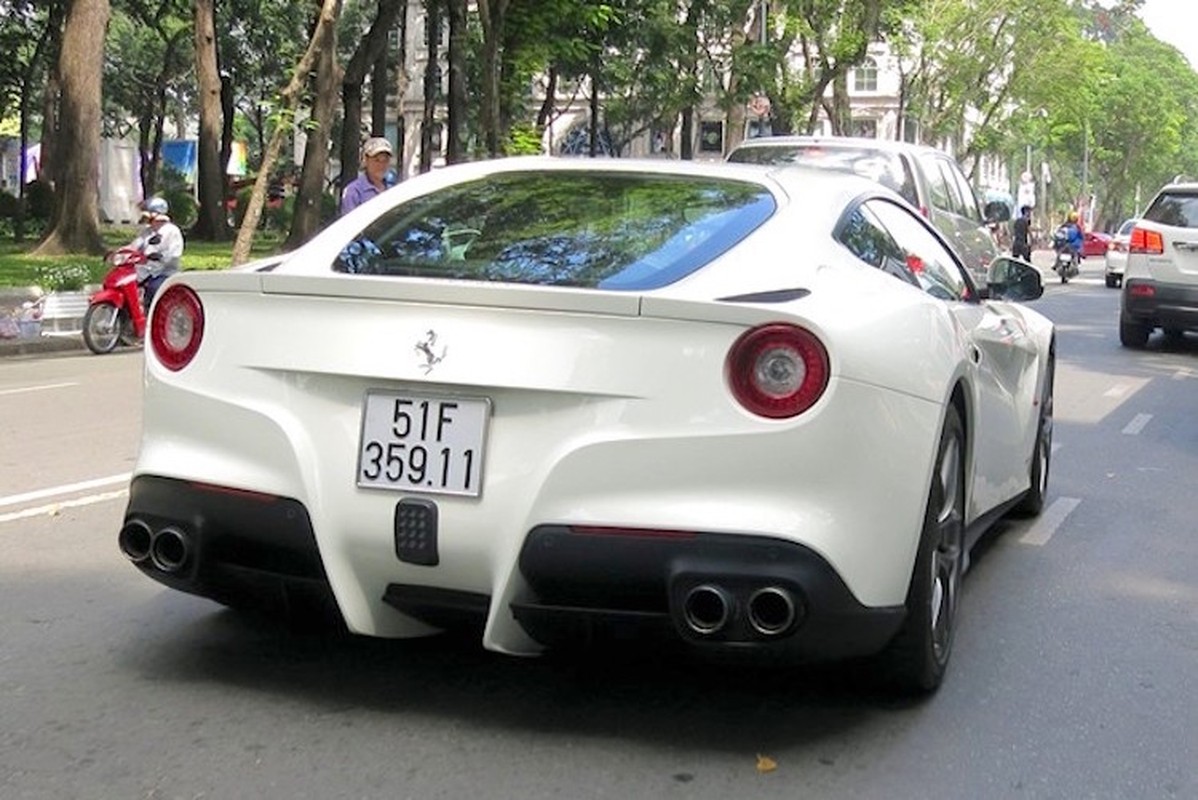 Ferrari F12Berlinetta 21 ty lan dau lan banh tren pho Viet-Hinh-7