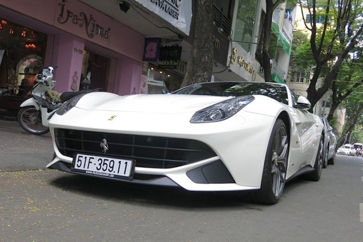 Ferrari F12Berlinetta 21 ty lan dau lan banh tren pho Viet-Hinh-9