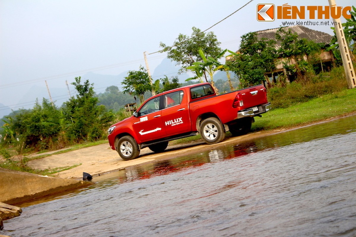 Lan dau trai nghiem ban tai Toyota Hilux 2016 tai Viet Nam-Hinh-6