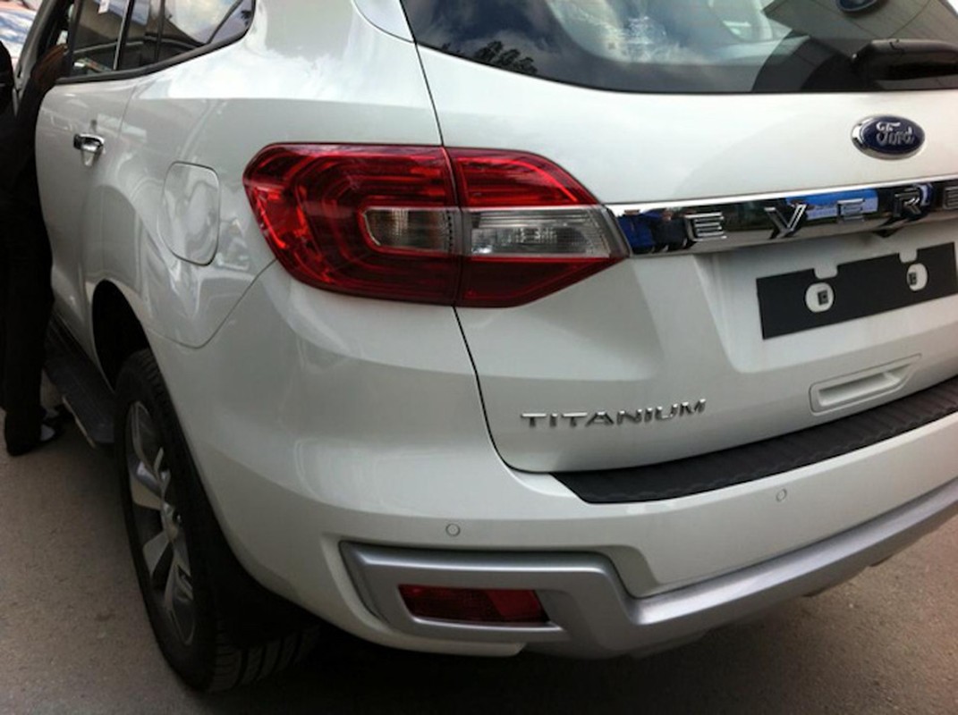 Ford Everest 2016 ve Viet Nam, gia dat gap doi the he cu?-Hinh-4