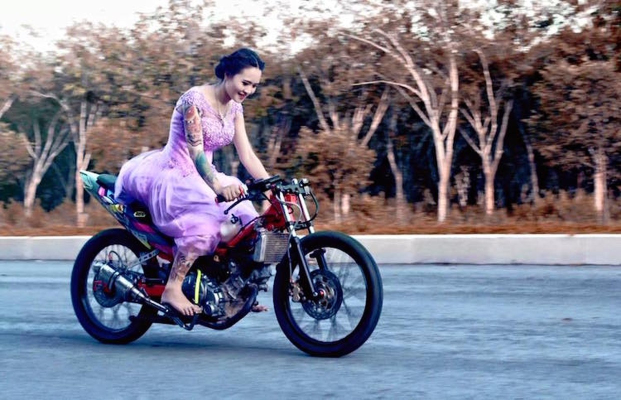 Nu biker Viet “xam tro” dep diu dang ben Yamaha Exciter do-Hinh-3