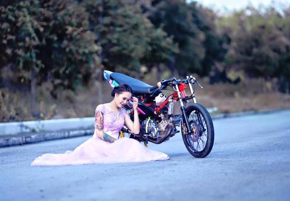 Nu biker Viet “xam tro” dep diu dang ben Yamaha Exciter do-Hinh-7