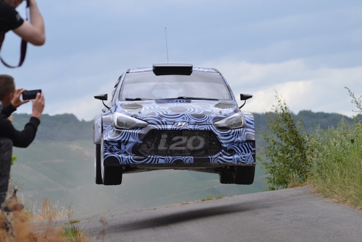 Xem truoc xe dua Hyundai i20 WRC 2016-Hinh-7