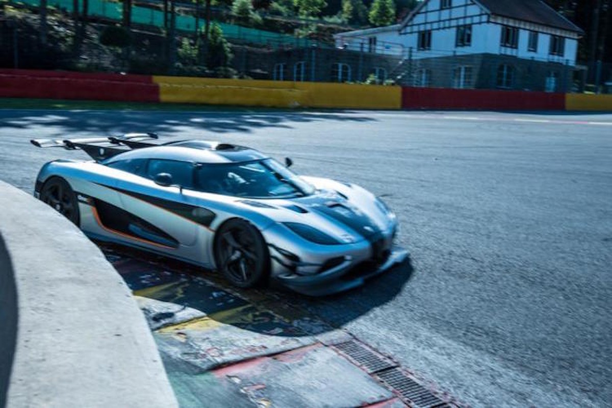 Ban test sieu xe Koenigsegg One:1 co gia “khung” 135 ty-Hinh-7