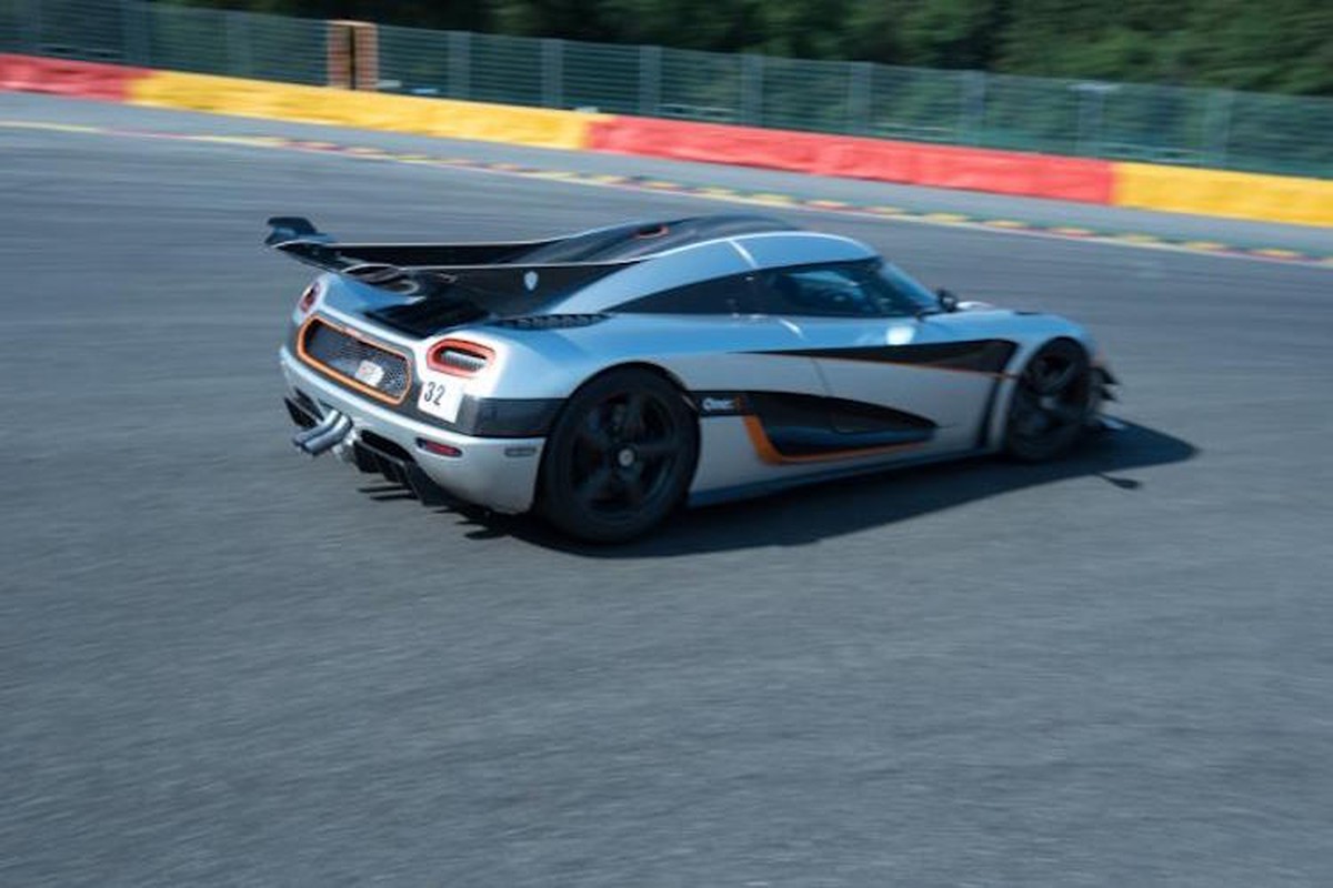 Ban test sieu xe Koenigsegg One:1 co gia “khung” 135 ty-Hinh-8