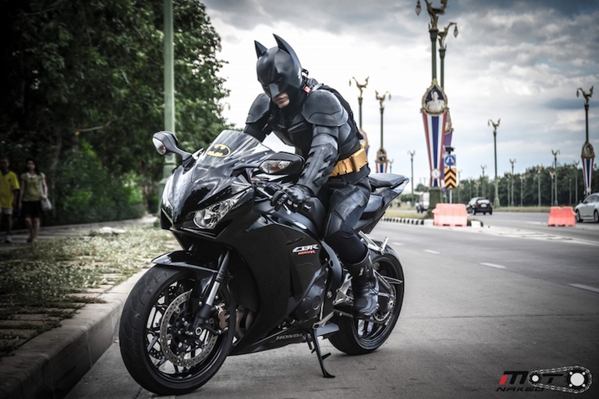 Sieu anh hung Batman chay moto CBR1000RR di tu thien-Hinh-6