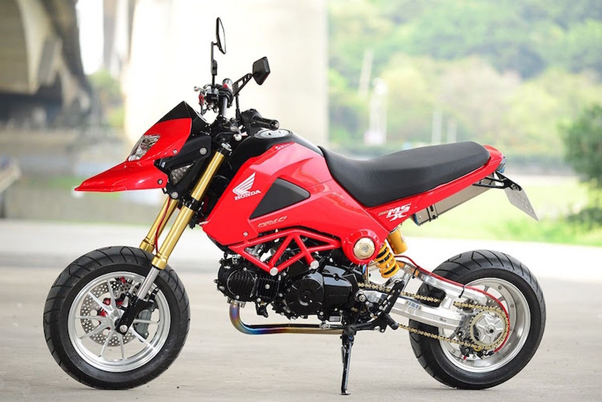 Honda MSX 125 “do het bai” phong cach Ducati Hyperstrada