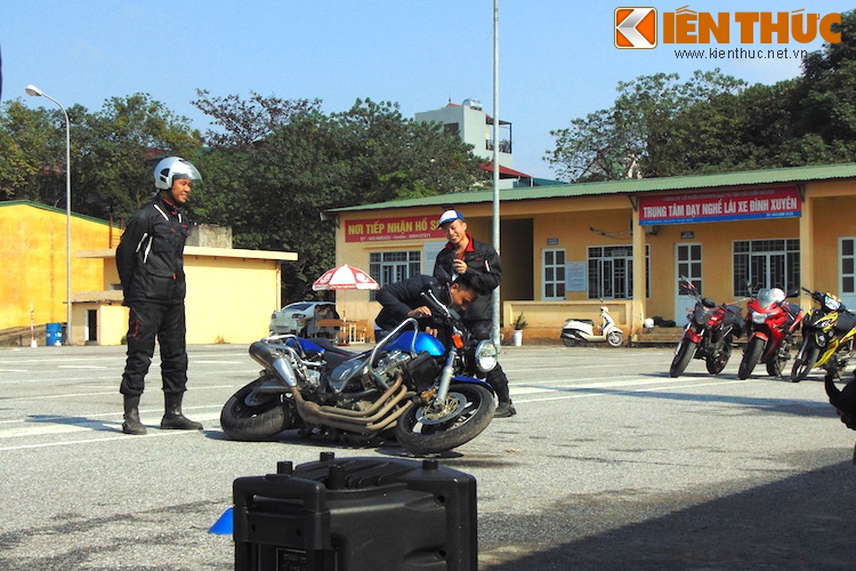 Xem biker luyen ky nang tren 