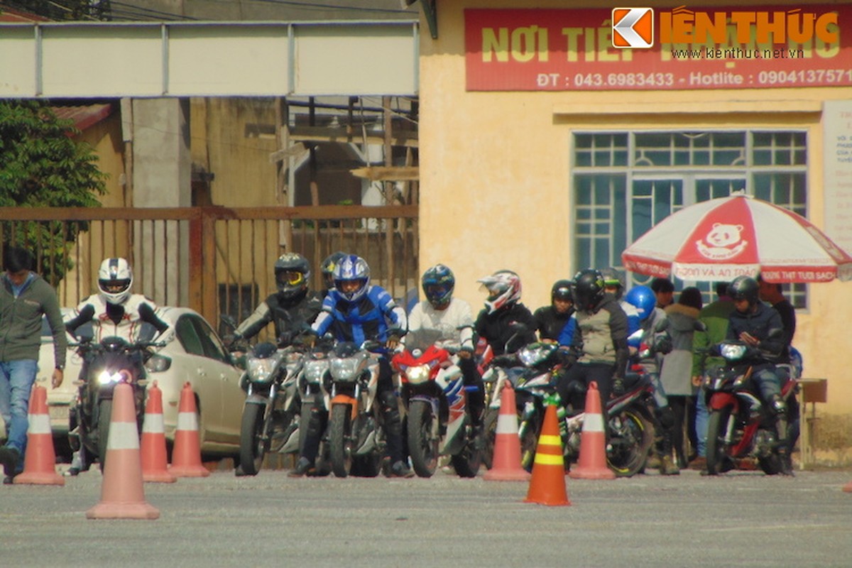 Xem biker luyen ky nang tren 