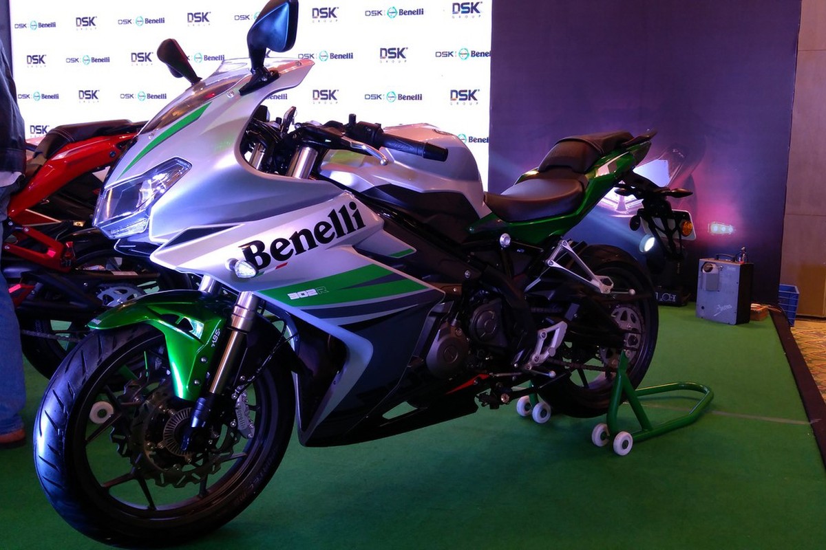 Benelli 302R &quot;doi thu&quot; Kawasaki Ninja 300 gia 123 trieu-Hinh-3