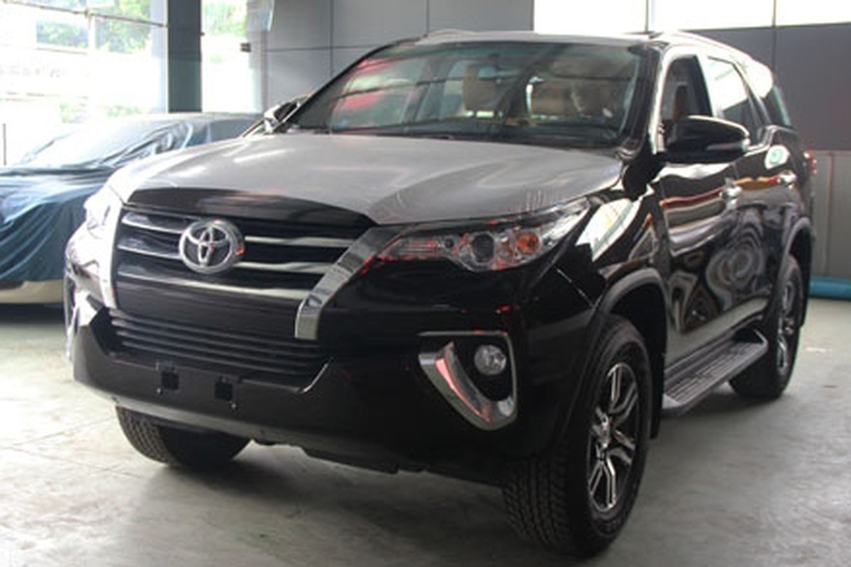 Toyota Fortuner 2017 ban Trung Dong hon 2 ty tai Sai Gon-Hinh-3