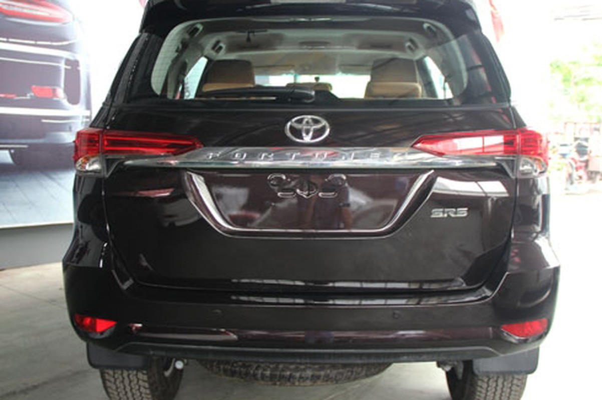 Toyota Fortuner 2017 ban Trung Dong hon 2 ty tai Sai Gon-Hinh-4