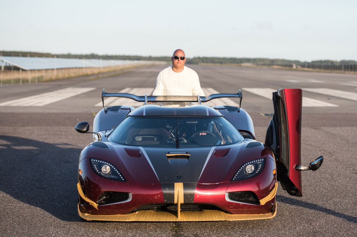 Sieu xe Koenigsegg Agera RS cho Bugatti Chiron &quot;ngui khoi&quot;-Hinh-4