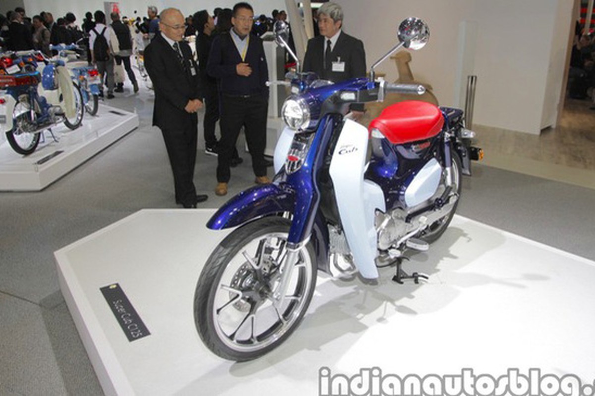 Can canh xe may Honda Super Cub 2018 moi