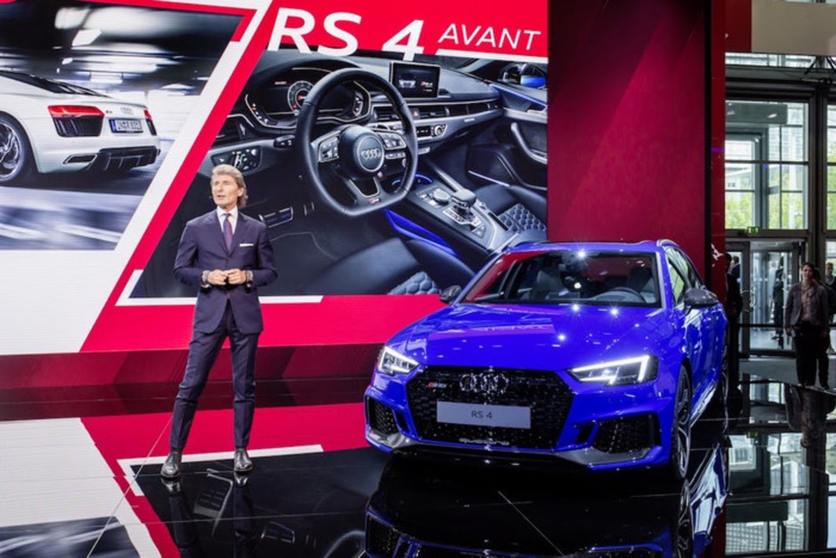 Can canh xe sang Audi RS4 Avant gia tu 2,11 ty dong