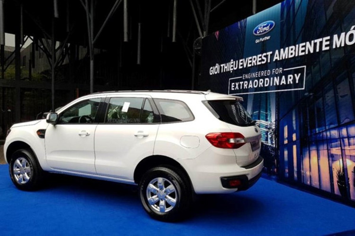 Ford Everest Ambiente &quot;chot gia&quot; 900 trieu tai Viet Nam-Hinh-8