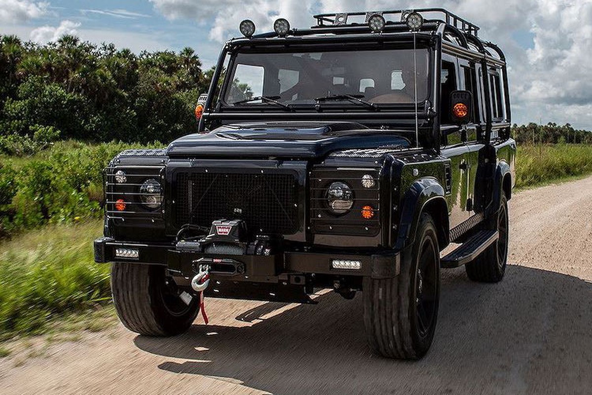 Xem Land Rover Defender 110 do khung tu trong ra ngoai