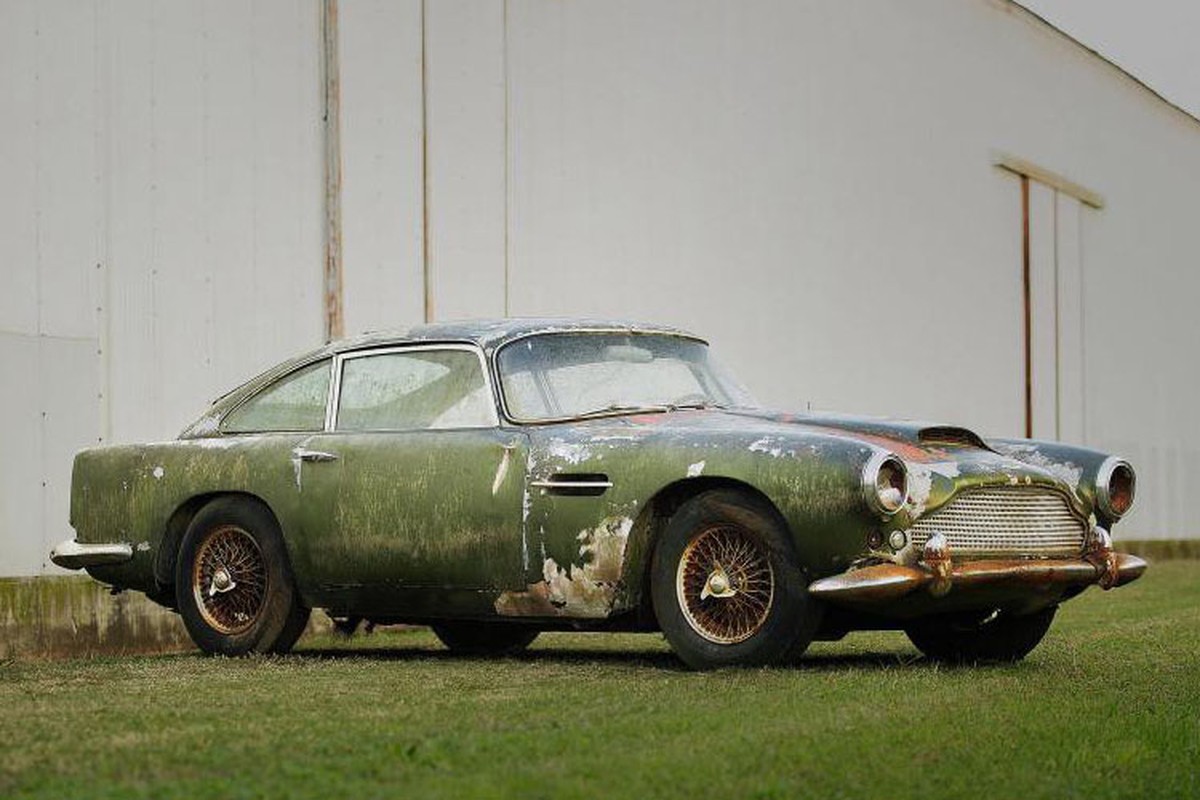 Aston Martin DB4 