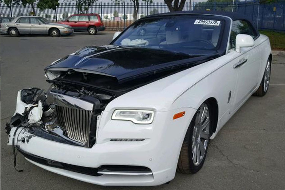 Sieu xe sang Rolls-Royce tai nan nat dau gia van hon 2 ty-Hinh-6